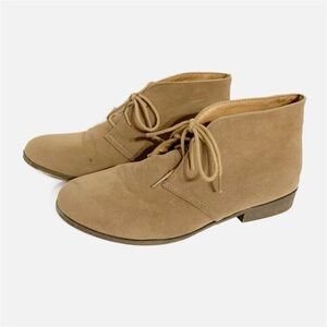 Madden Girl Dontee Faux Leather Ankle Chukka Boots Lace Up Rounded Toe Taupe